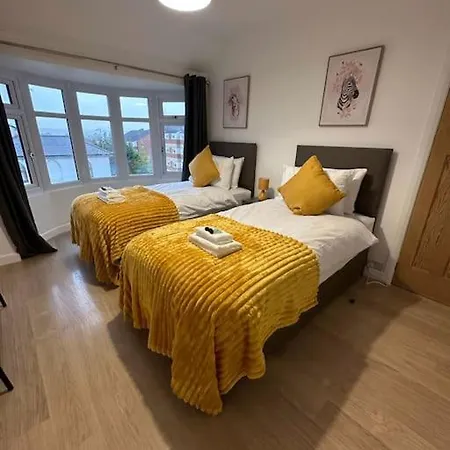 Spacious 3 Bed House With Parking And Garden Reading Buitenkant foto