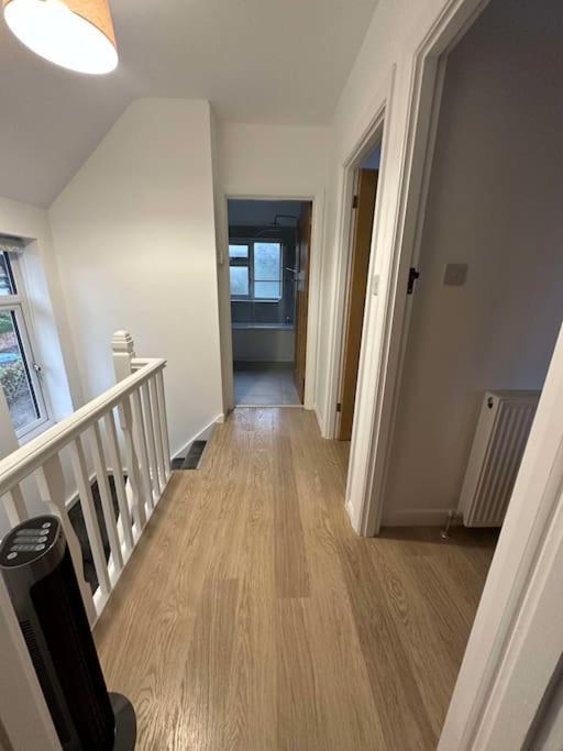 Apartment Spacious 3 Bed House With Parking And Garden *